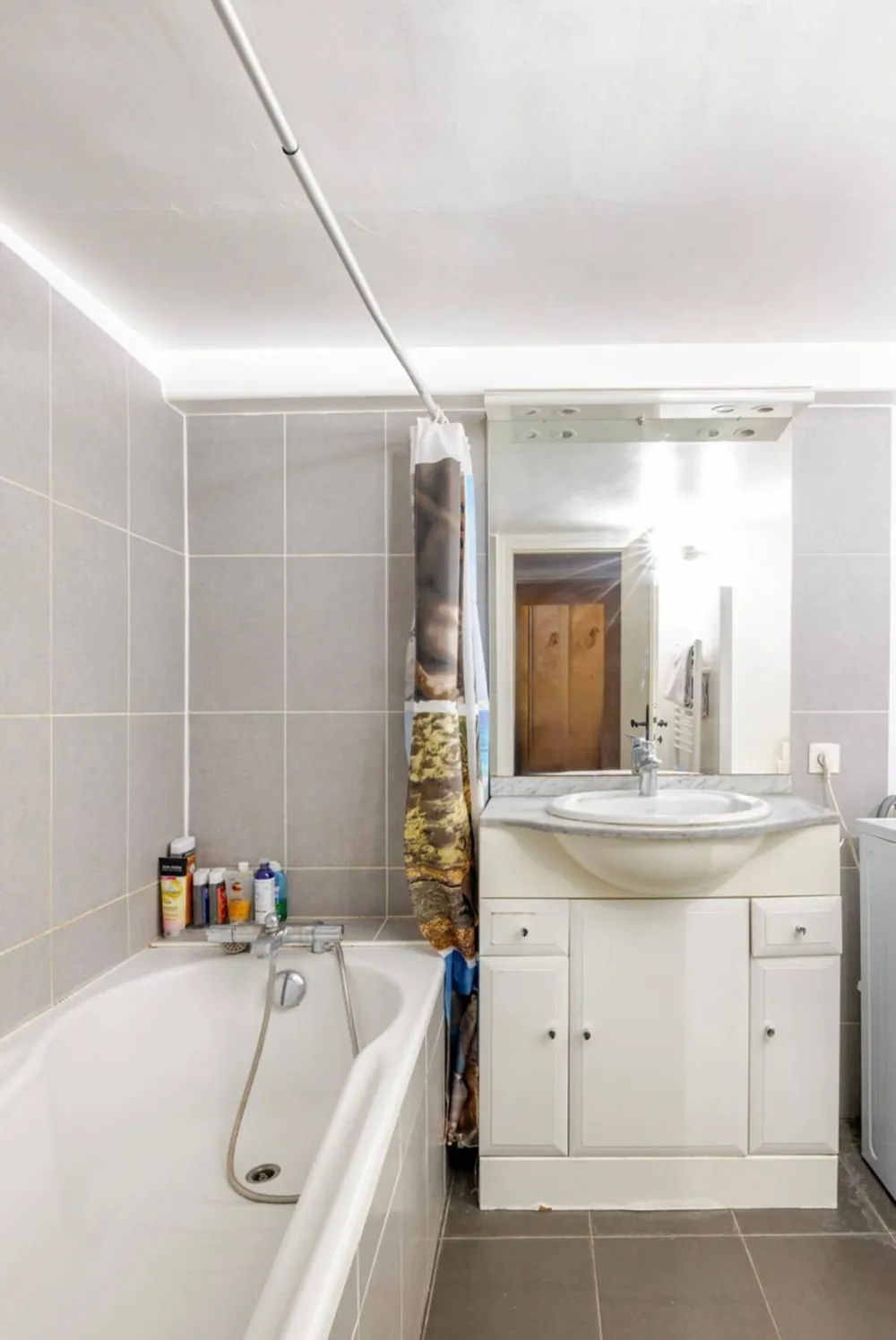 Shared bathroom 1